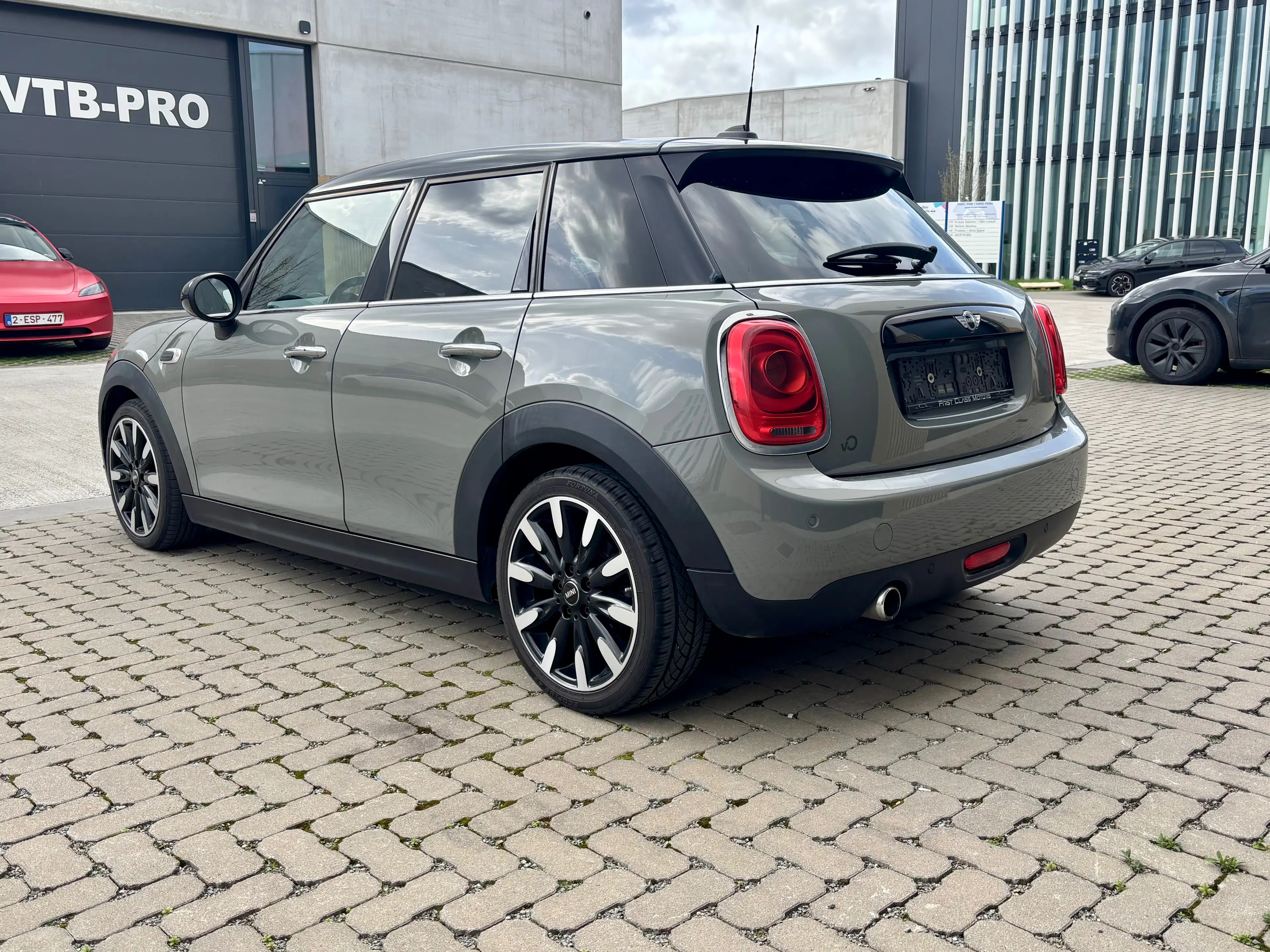 MINI Cooper D Mini 1.5 D Cooper Cuir GPS Led Caméra Ja17 keyless — photo 3