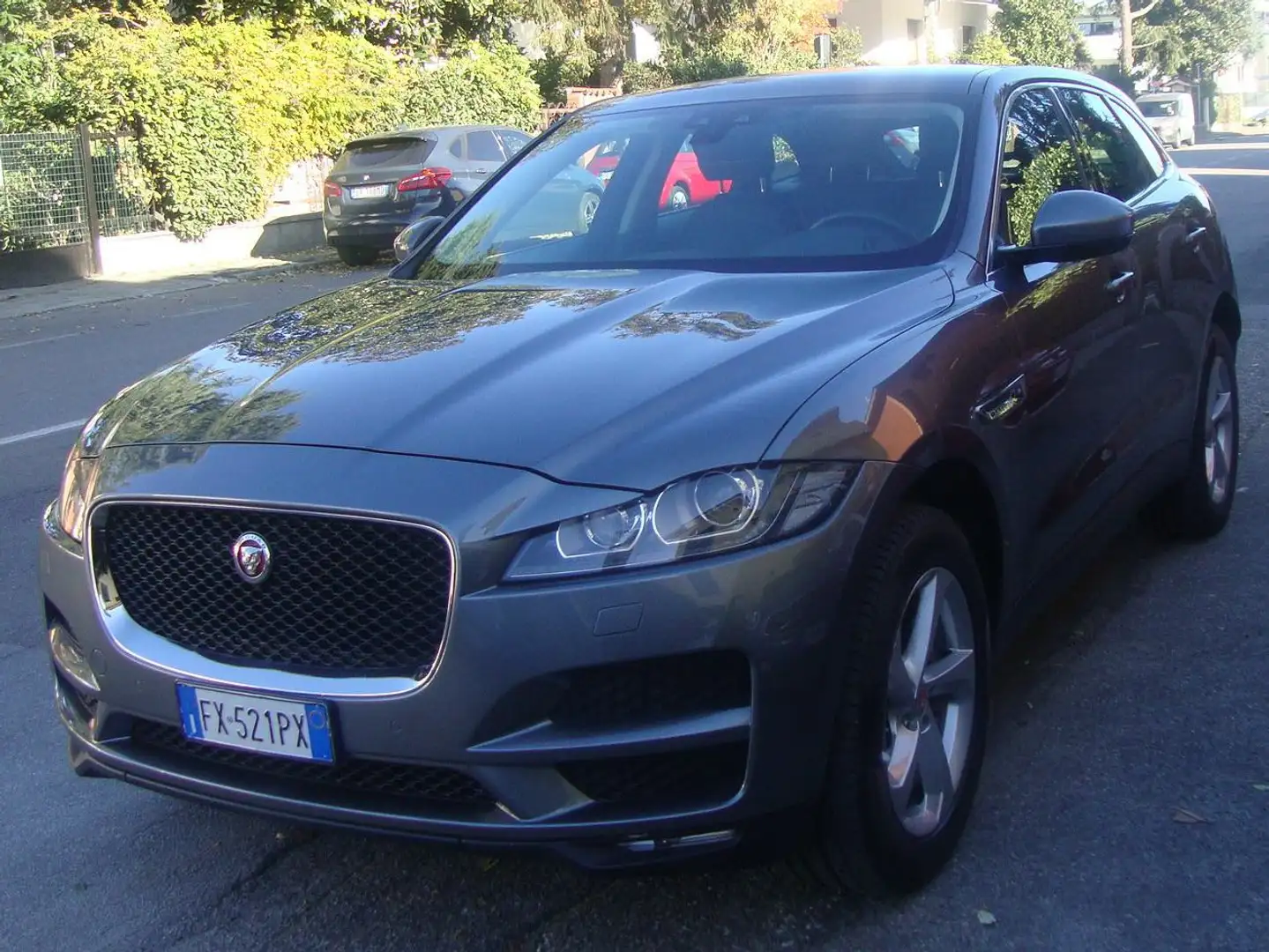 Jaguar F-Pace 2.0d i4 Prestige awd 180cv auto euro 6 d-temp Šedá - 2