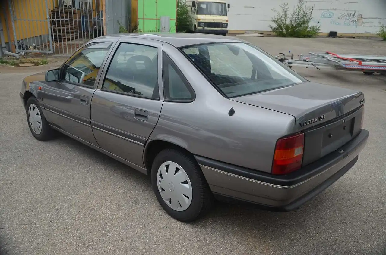 Opel Vectra GLS 1.8i, original 27600km, neuwertig, foto 4