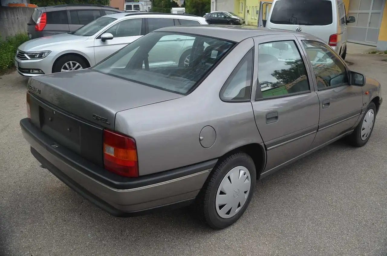Opel Vectra GLS 1.8i, original 27600km, neuwertig, foto 2