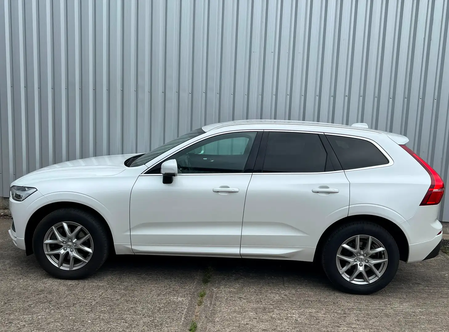 Volvo XC60 T5 Momentum Pro 2WD *AHZV*LED*Leder* Weiß - 2