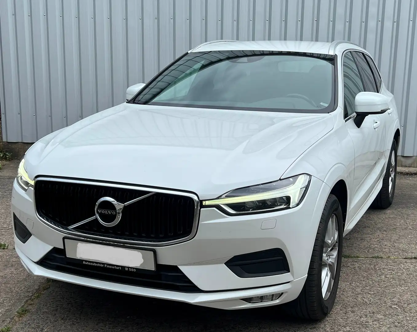 Volvo XC60 T5 Momentum Pro 2WD *AHZV*LED*Leder* Weiß - 1