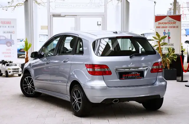 Mercedes-Benz B Class view 4