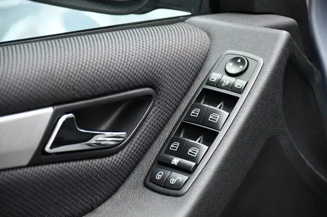 Mercedes-Benz B Class view 8