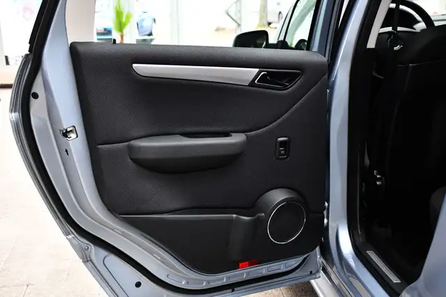 Mercedes-Benz B Class view 14