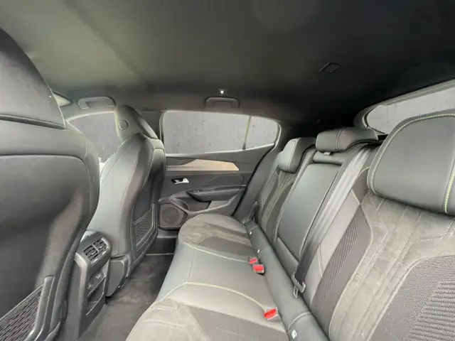 Peugeot 408 view 8