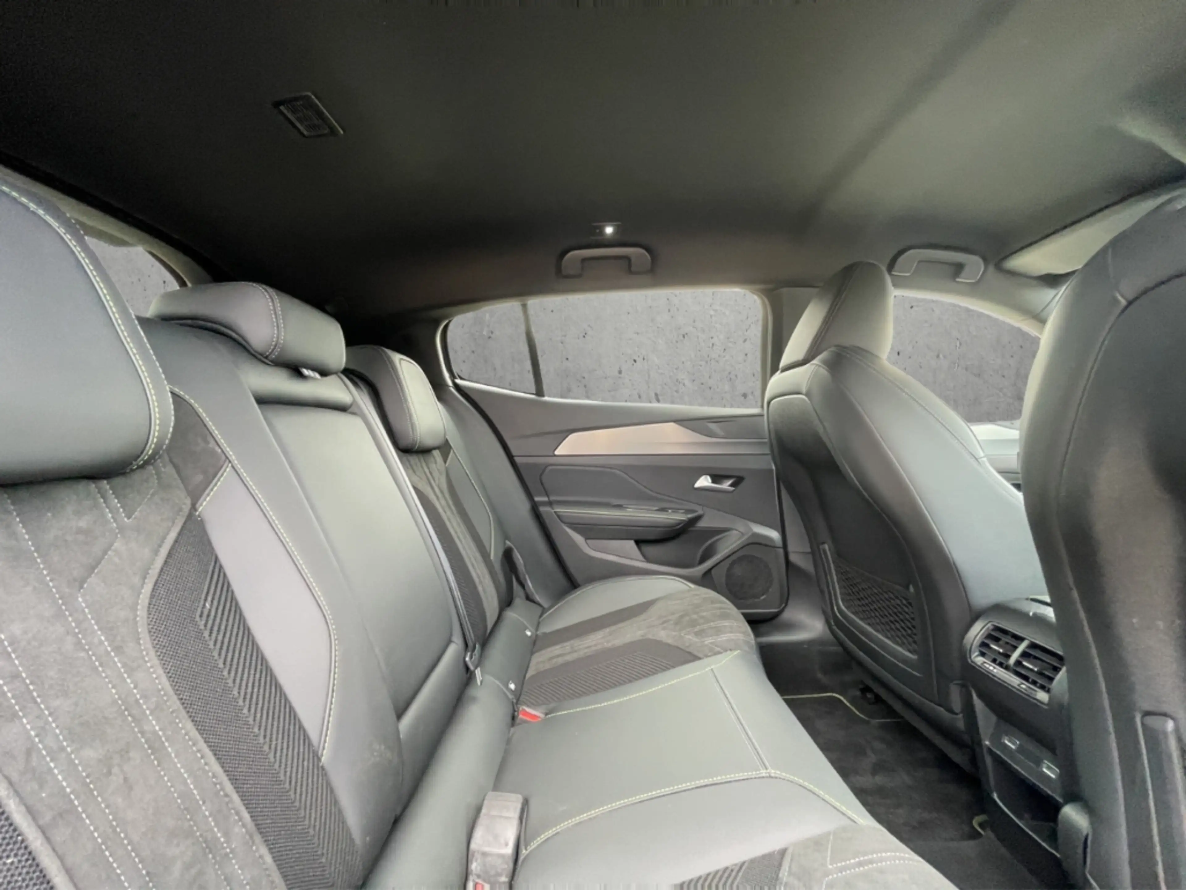 Peugeot 408 GT PT 130 EAT8 Navi ACC LED Blendfreies Fernl. Kur — photo 14