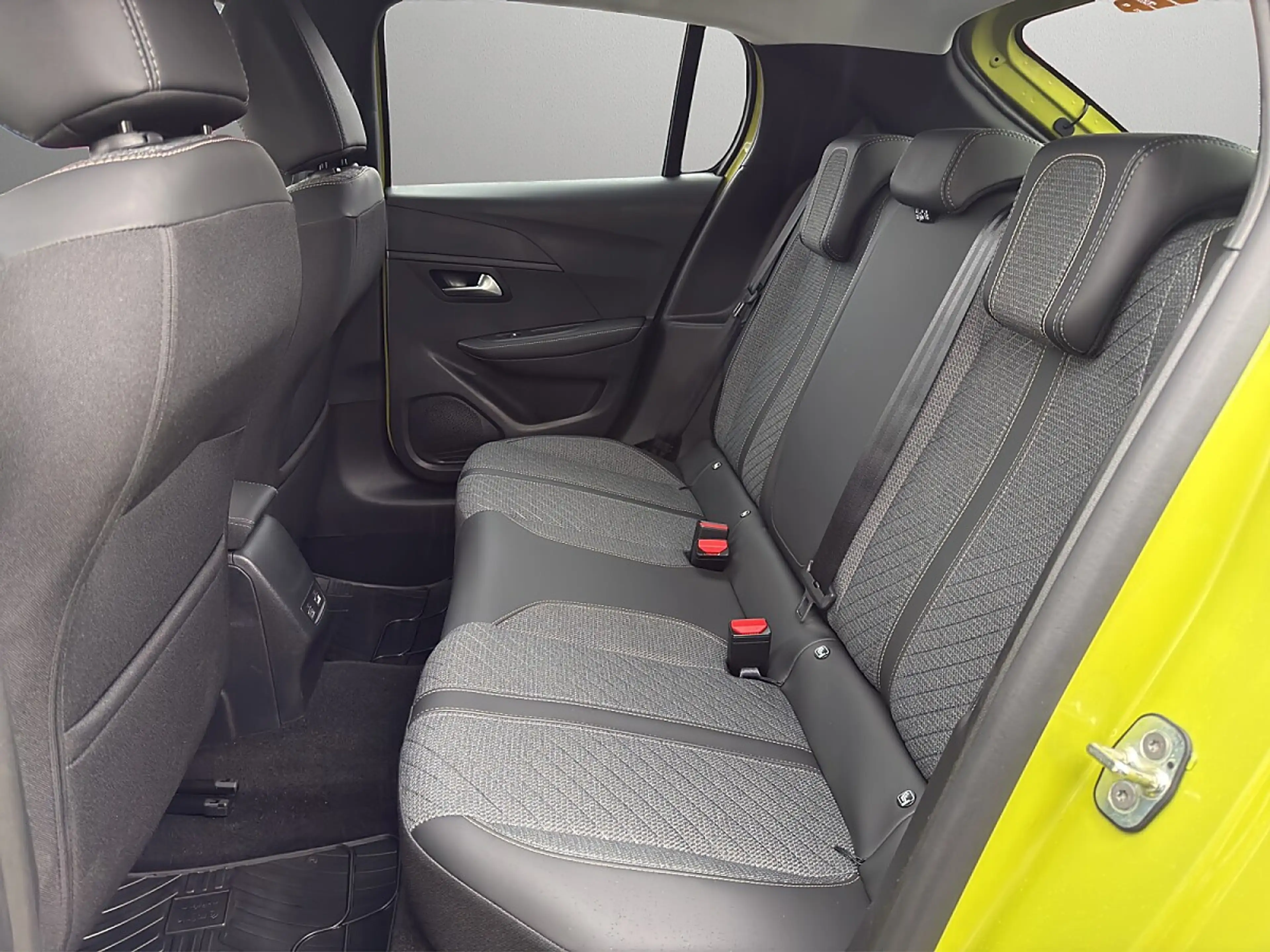 Peugeot 208 Hybrid 100 e-DCS6 Allure — photo 15