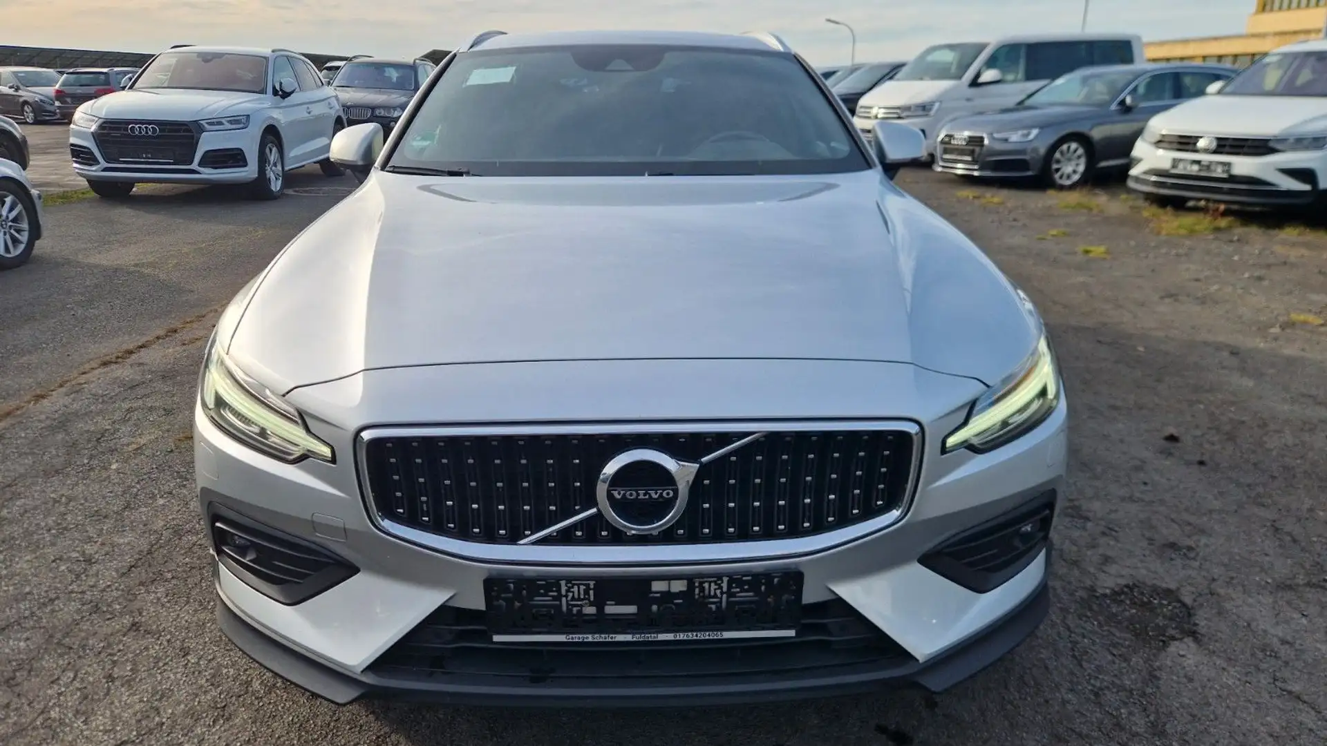 Volvo V60 Cross Country AWD Standheizung Navi LED AHK Argent - 2