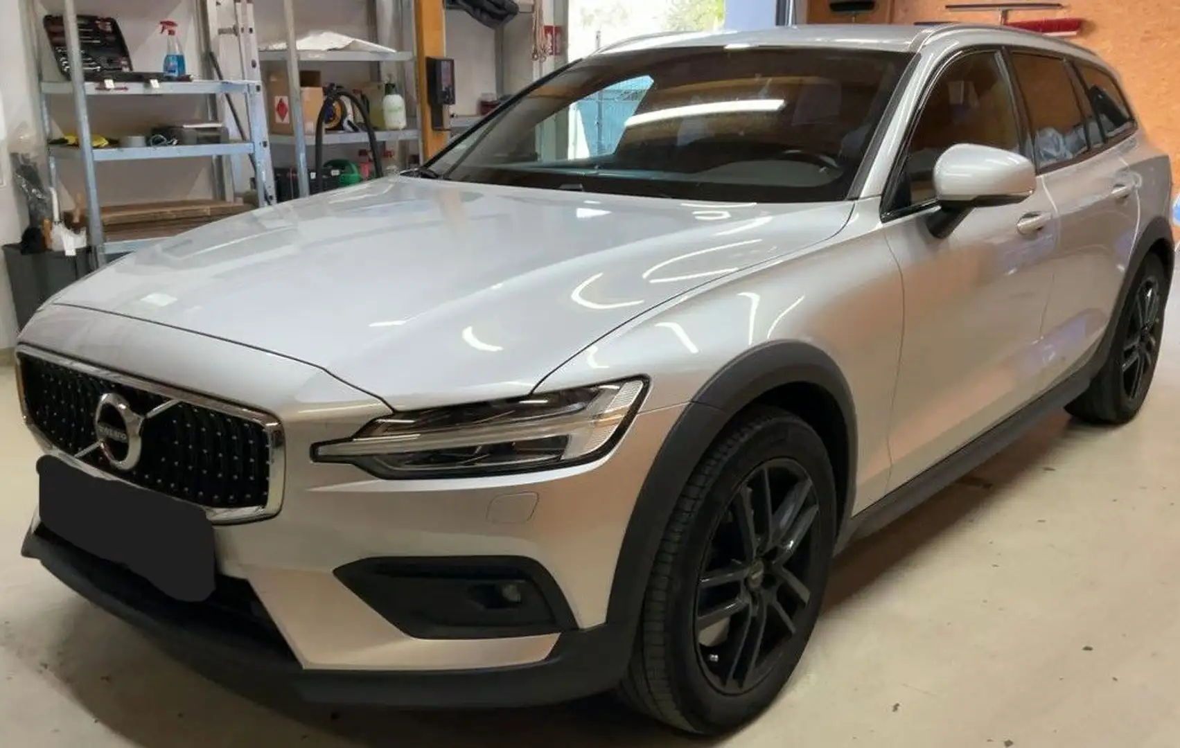 Volvo V60 Cross Country AWD Standheizung Navi LED AHK Silber - 1
