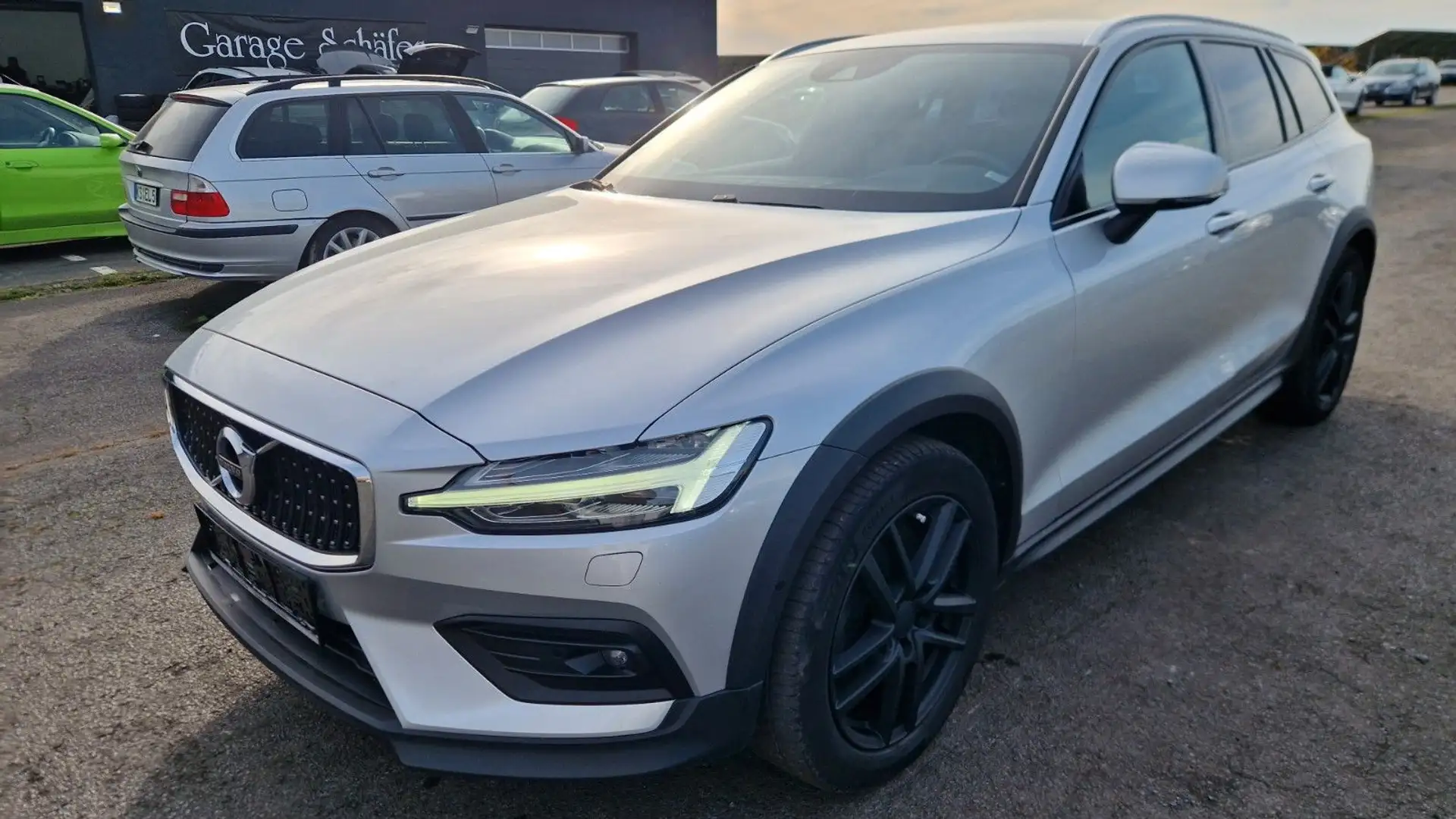 Volvo V60 Cross Country AWD Standheizung Navi LED AHK Argent - 1