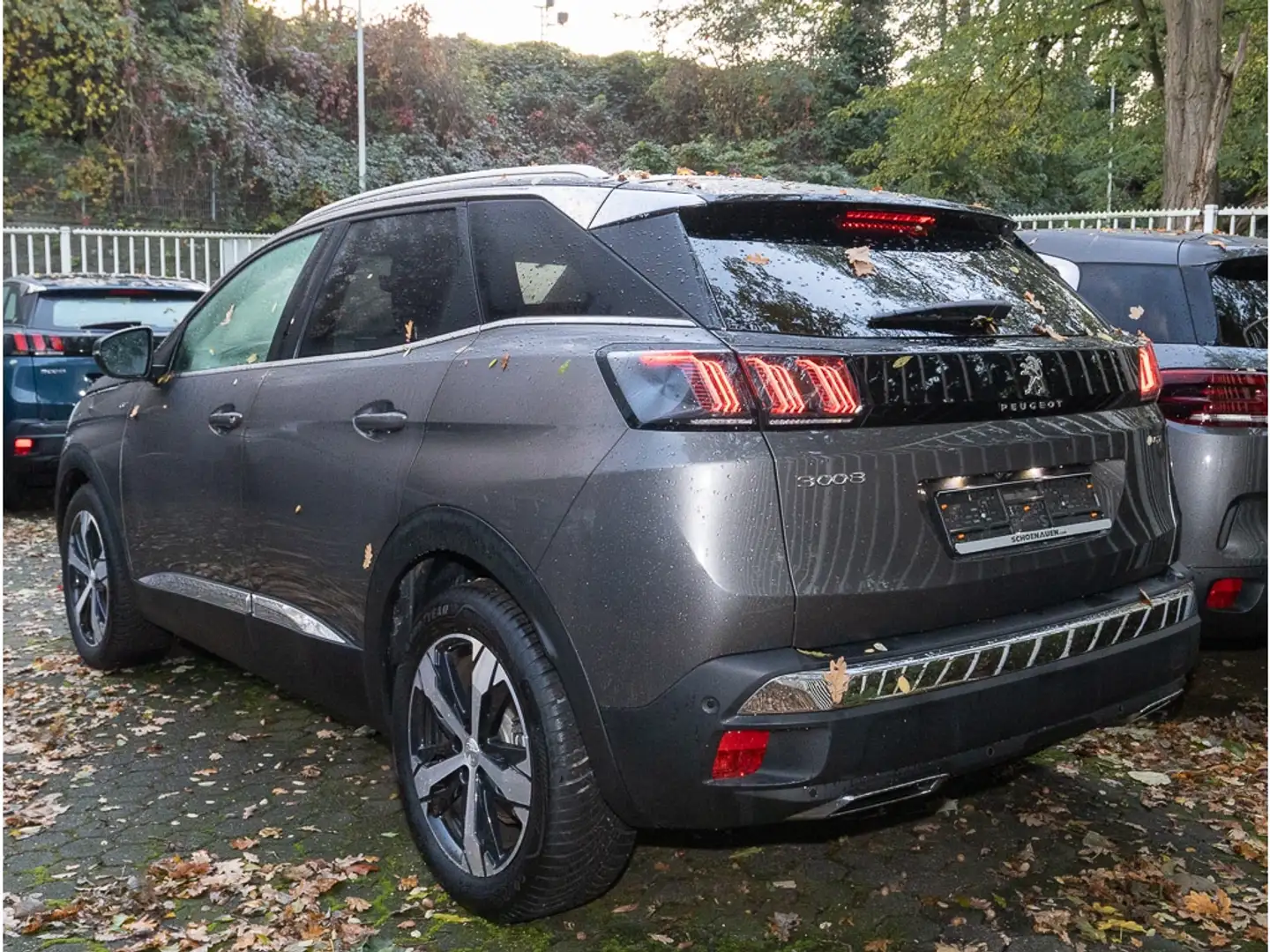 Peugeot 3008 1.2 PureTech GT 130 EAT8 +ALLW+NAVI+SHZ+RFK+ Grau - 2