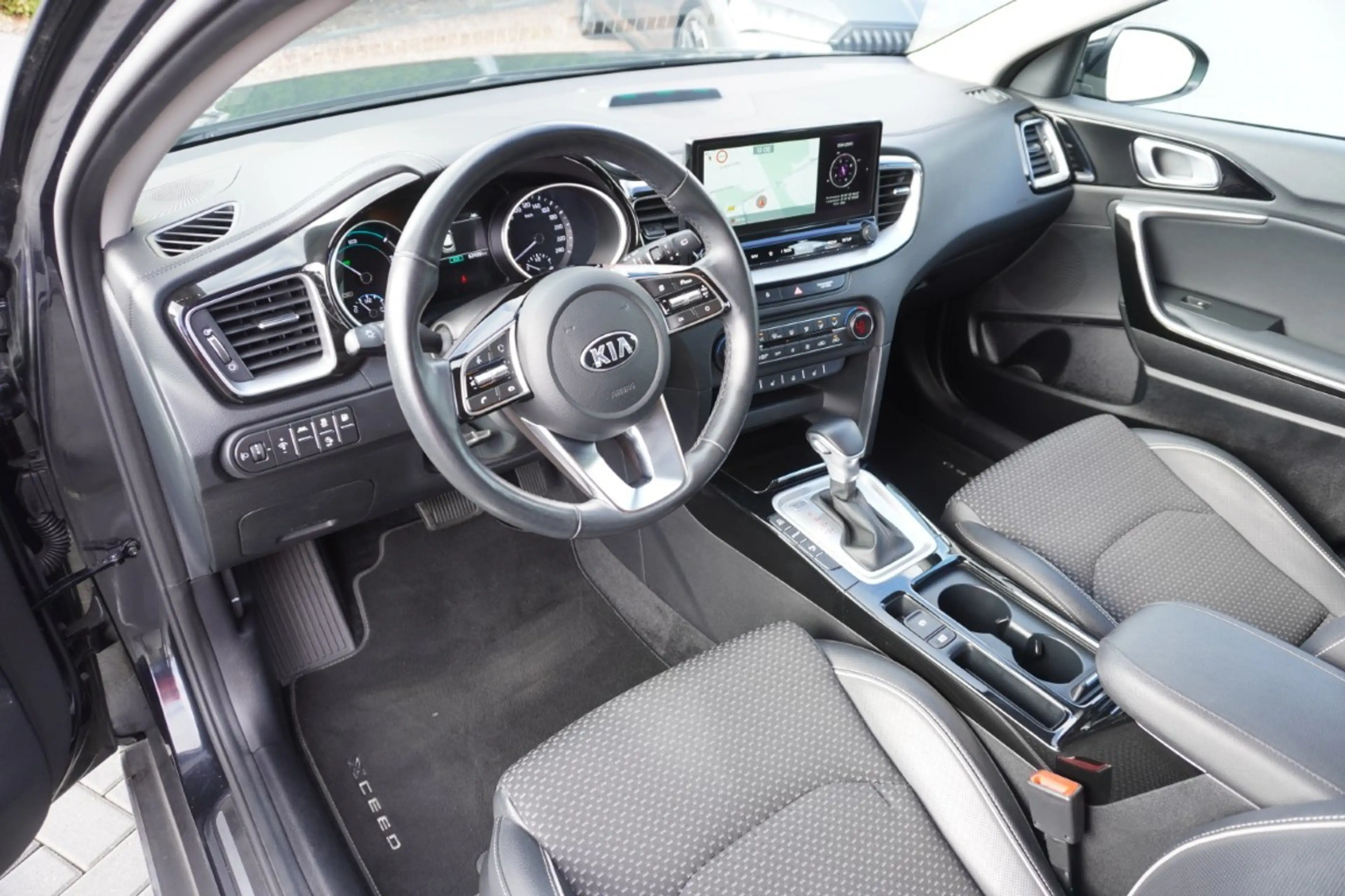 Kia XCeed 1.6 Vision Plug-in Hybrid LED Navi Kamera — photo 12