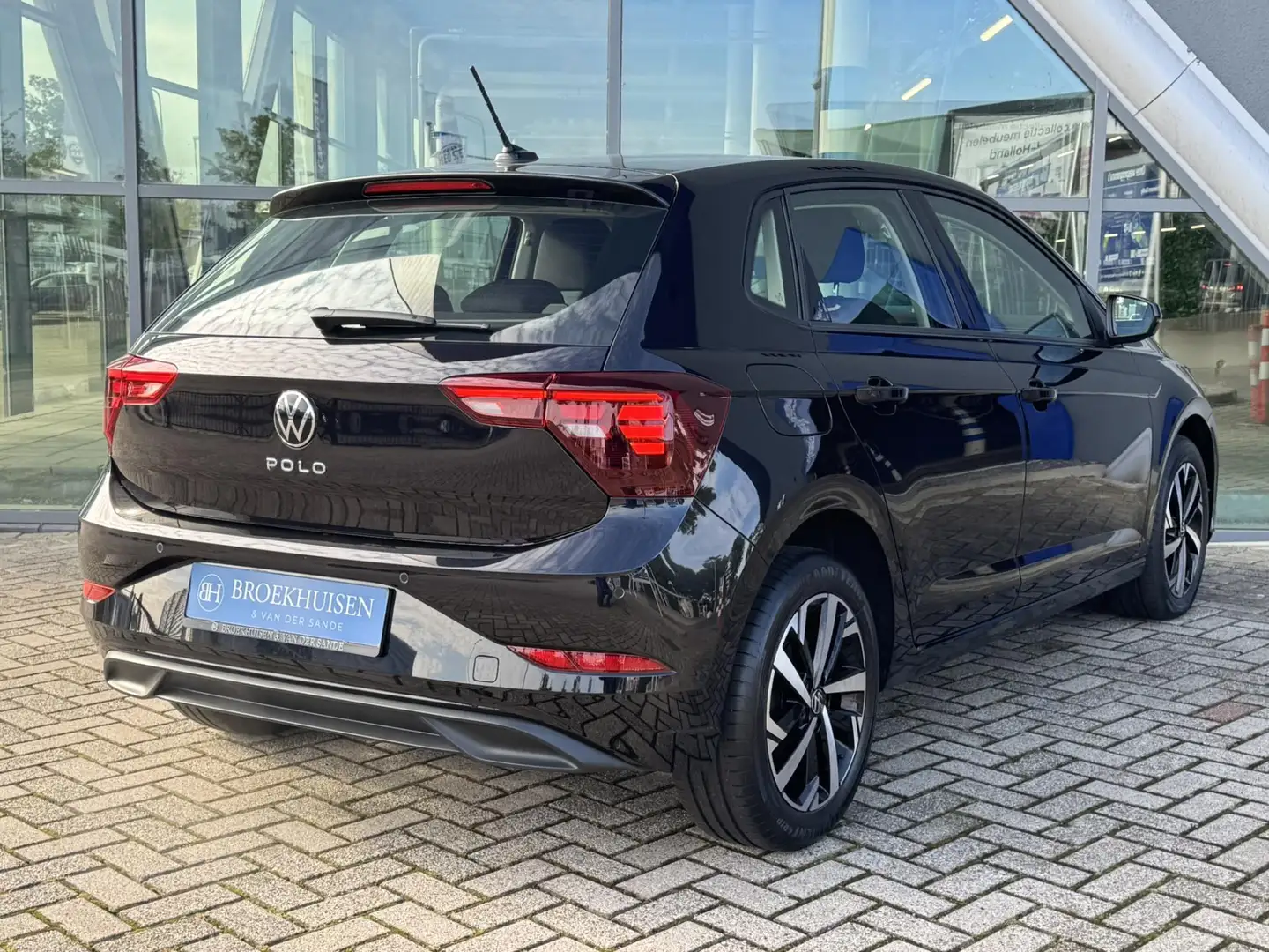 Volkswagen Polo 1.0 TSI Life Edition Highline Automaat / Camera / Zwart - 2