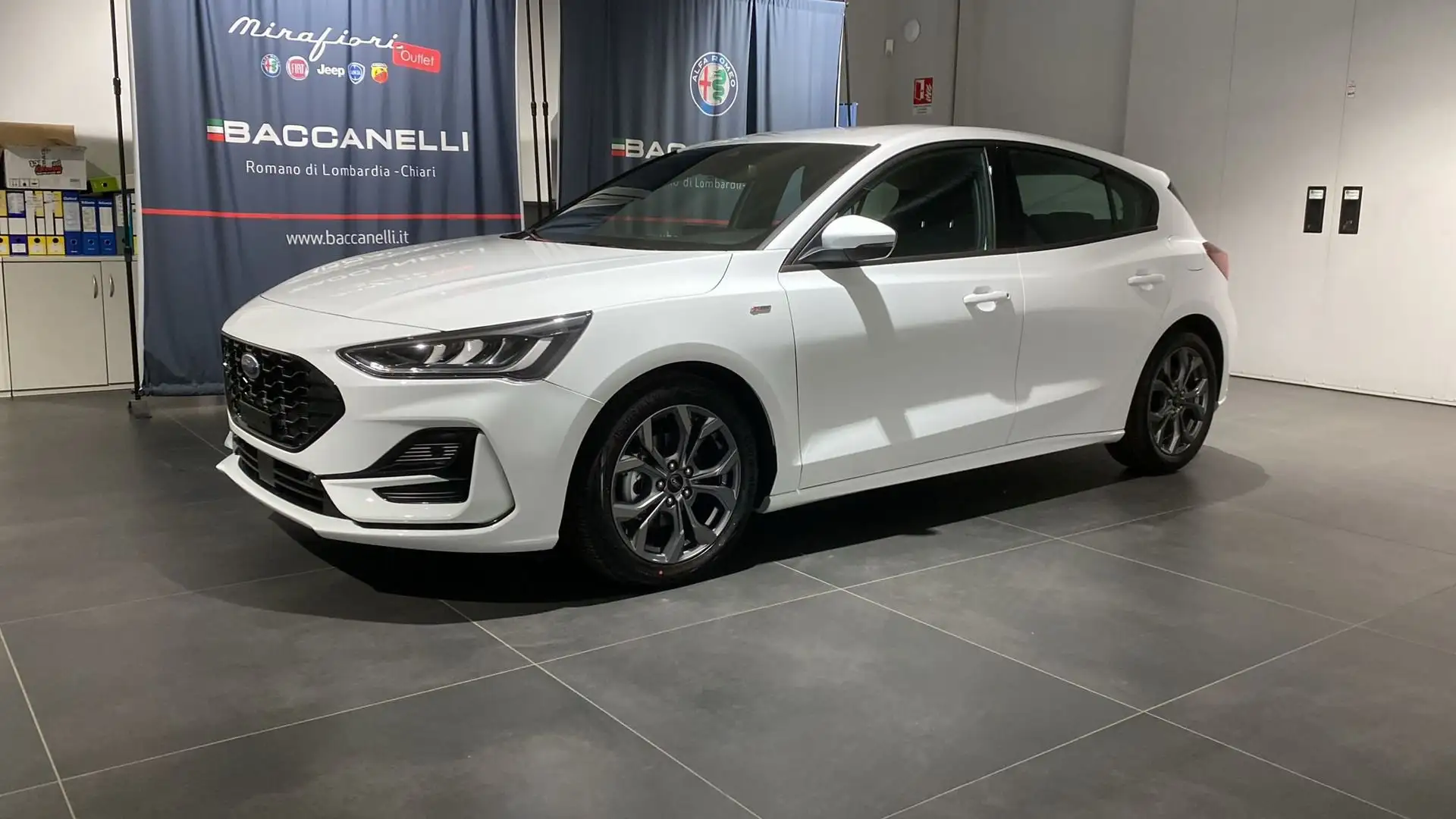 Ford Focus 1.5 EcoBlue 115 CV automatico 5p. ST-Line Blanco - 1