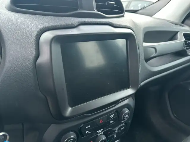 Jeep Renegade view 18