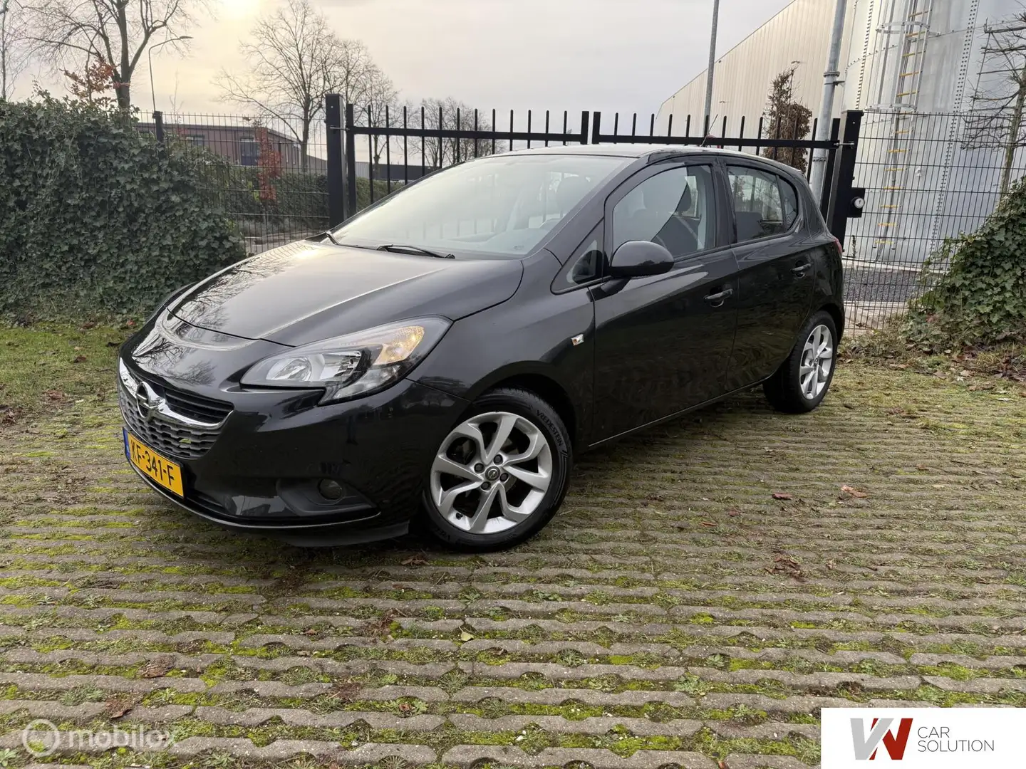 Opel Corsa 1.4 Favourite Zwart - 1