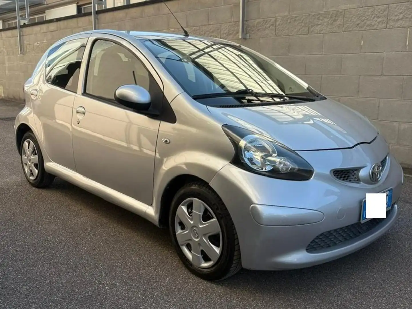 Toyota Aygo 5porte 1.0 68cv SOL CLIMA/RADIO Zilver - 1