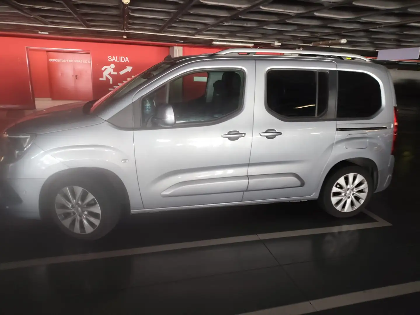 Opel Combo Life L Innovation 110 CV 1.2 Turbo – Full Equip Plateado - 1