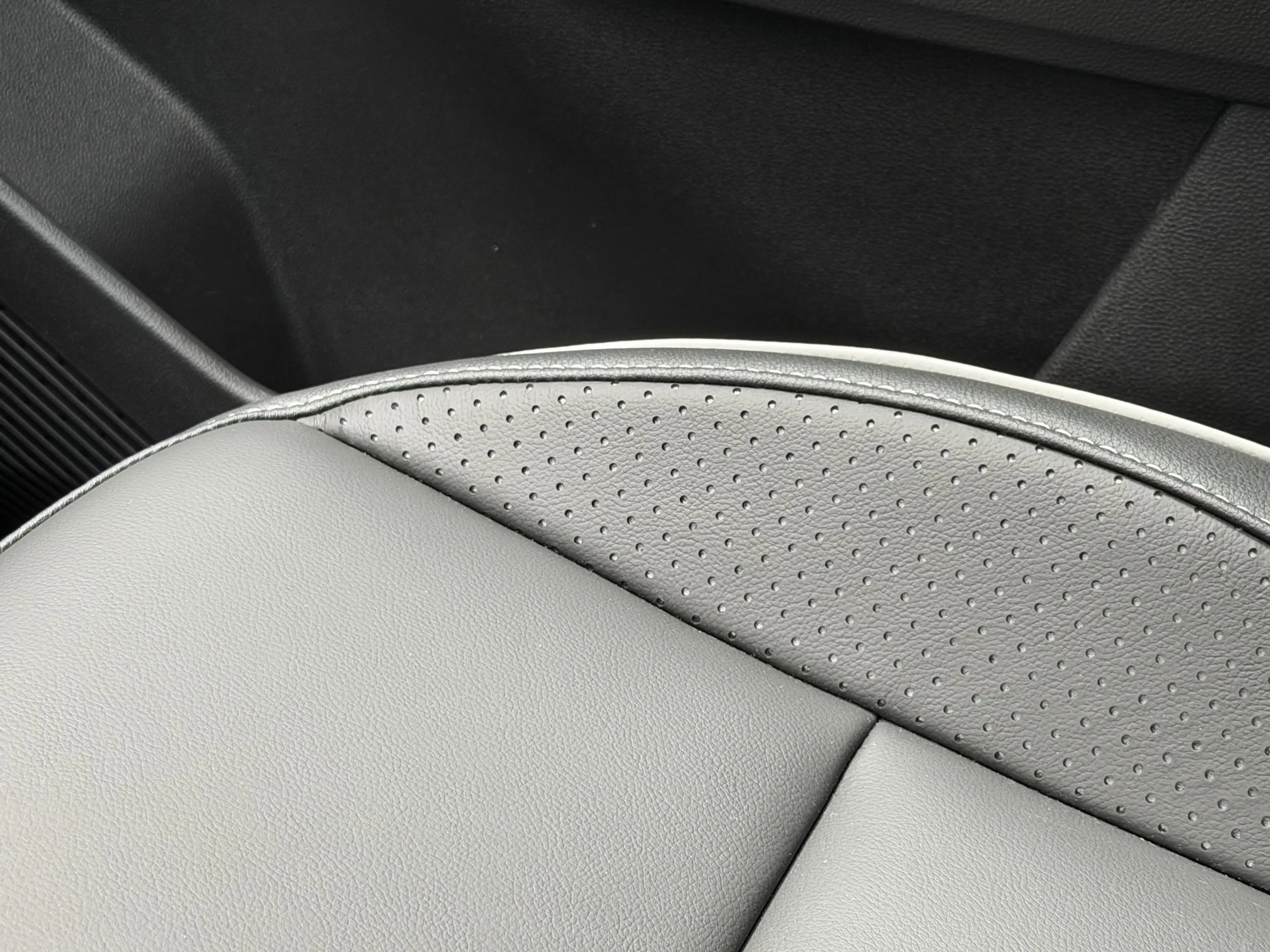 Mitsubishi Grandis 1.8 HEV Instyle | Leder | 360° camera | Panoramada — photo 28