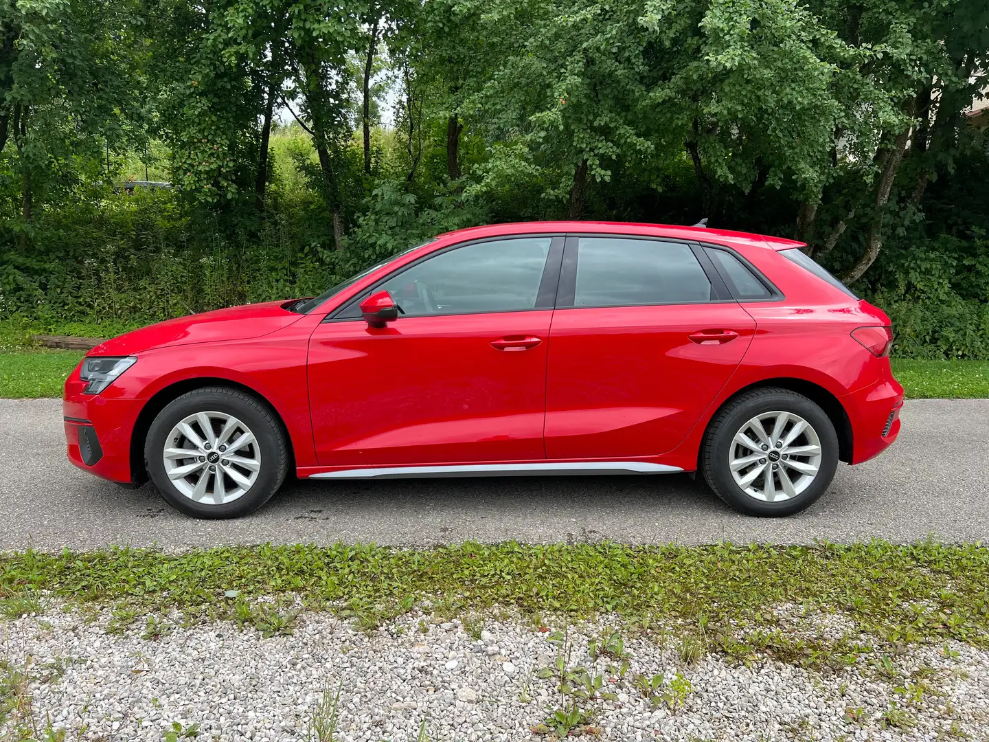 Audi A3 35 TFSI Sportback *Tempomat*PDC*LED*DAB* Rot - 2