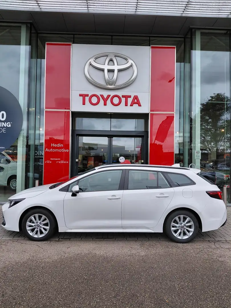 Toyota Corolla Touring Sports 1.8 Hybrid Dynamic e-CVT Weiß - 2