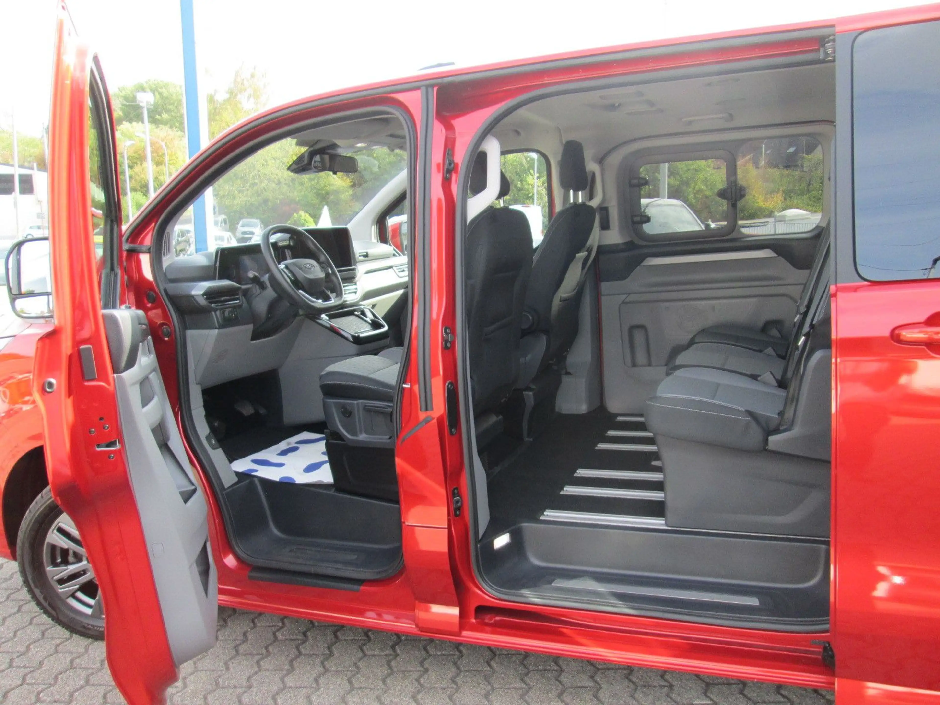 Ford Tourneo Custom Bus 320 L1 Titanium FWD AHK — photo 6