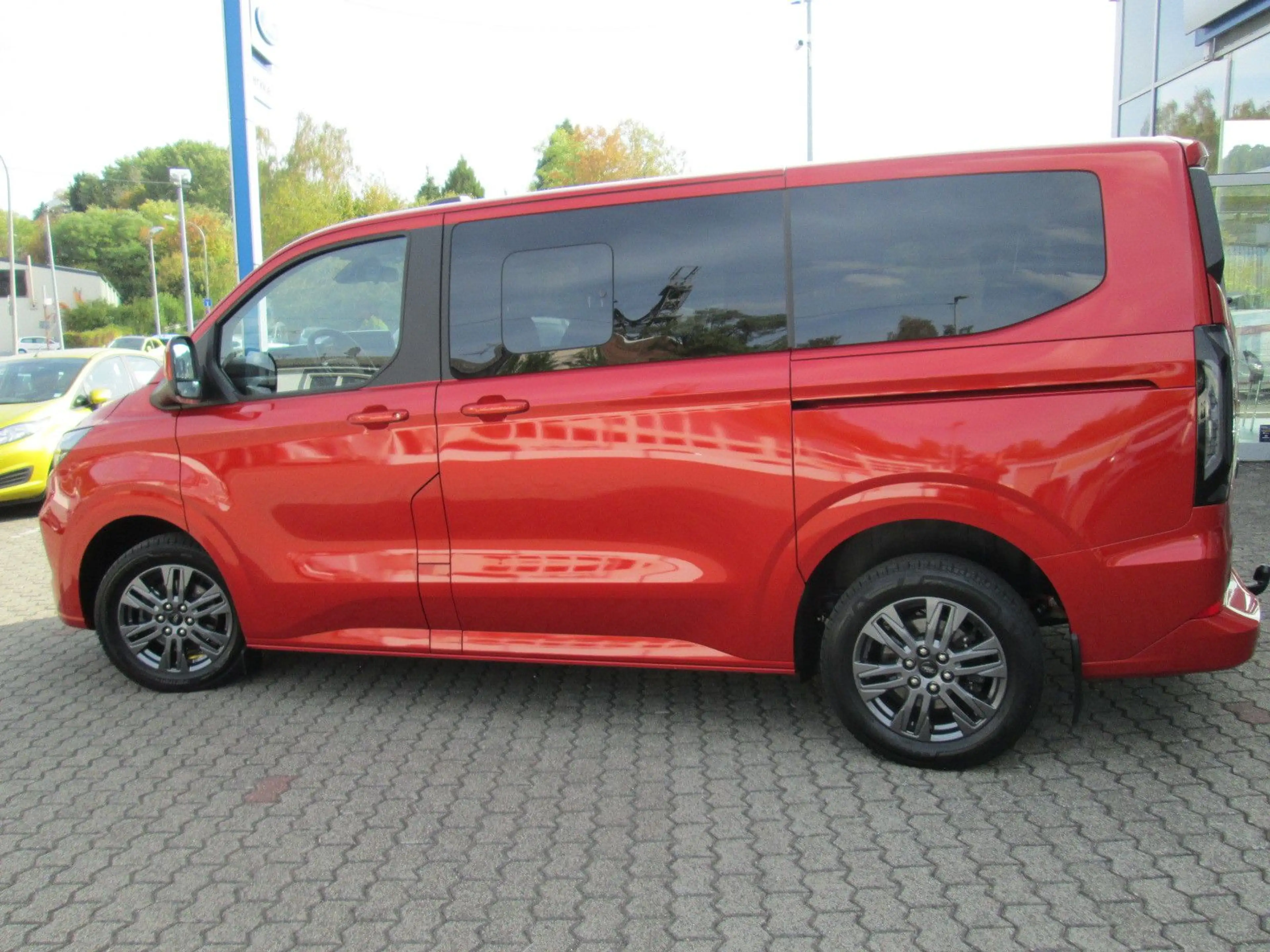 Ford Tourneo Custom Bus 320 L1 Titanium FWD AHK — photo 4