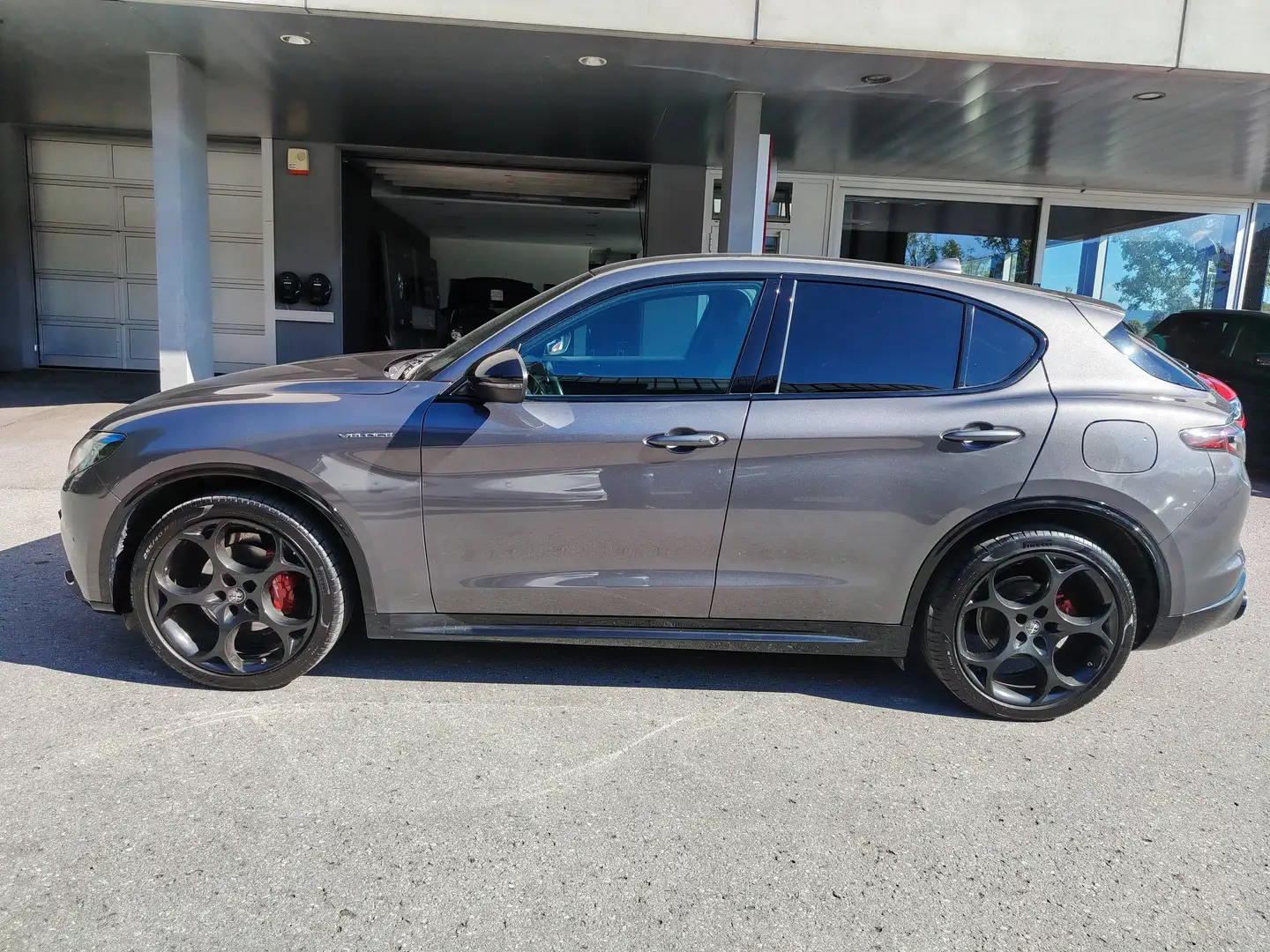Alfa Romeo Stelvio 2,2 Veloce AT8 Q4 Grau - 2