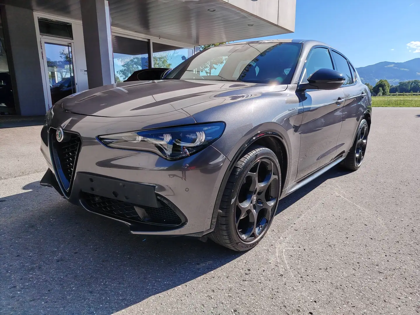 Alfa Romeo Stelvio 2,2 Veloce AT8 Q4 Grau - 1