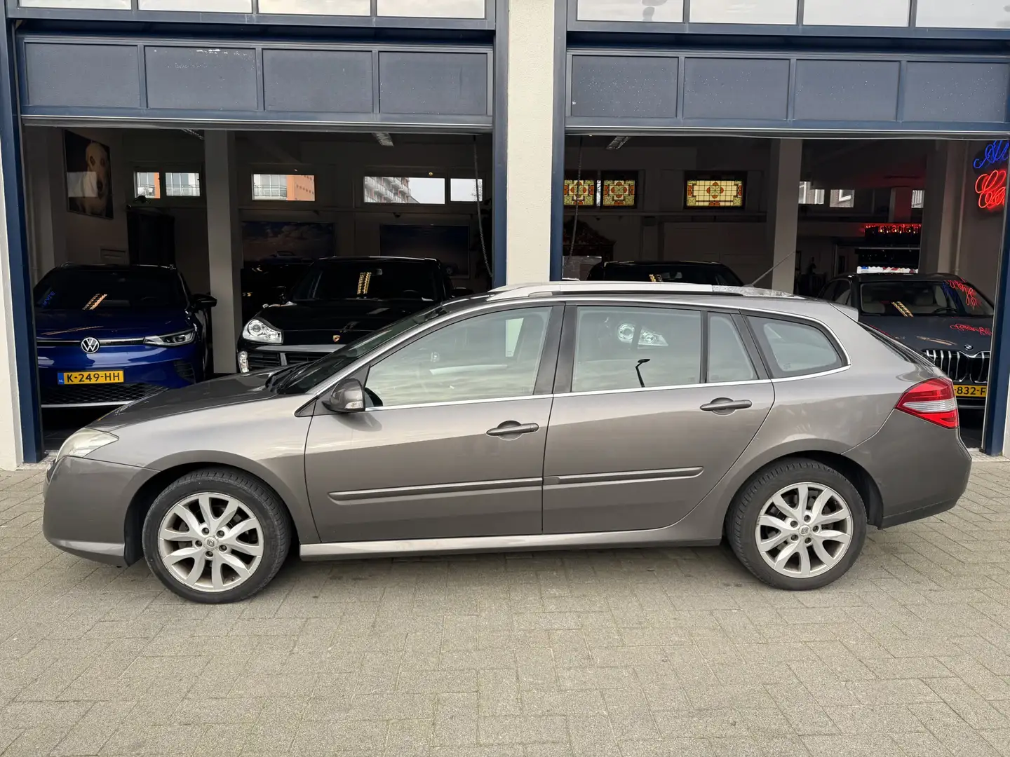 Renault Laguna Estate 2.0 dCi Corporate NW APK/TOPSTAAT Сірий - 2