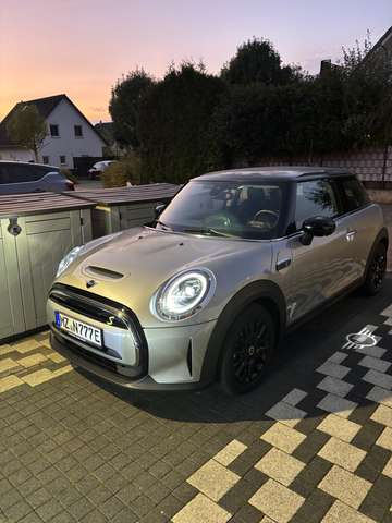 Imagine MINI Cooper SE Classic Trim 1.Hand Neuwagengarantie 2027
