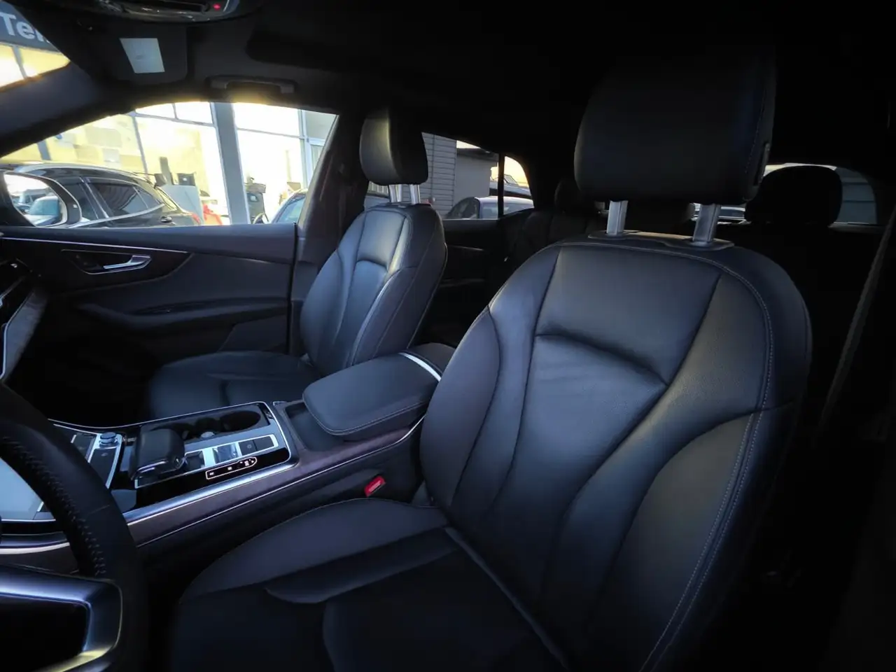 Audi Q8 снимка Audi Q8