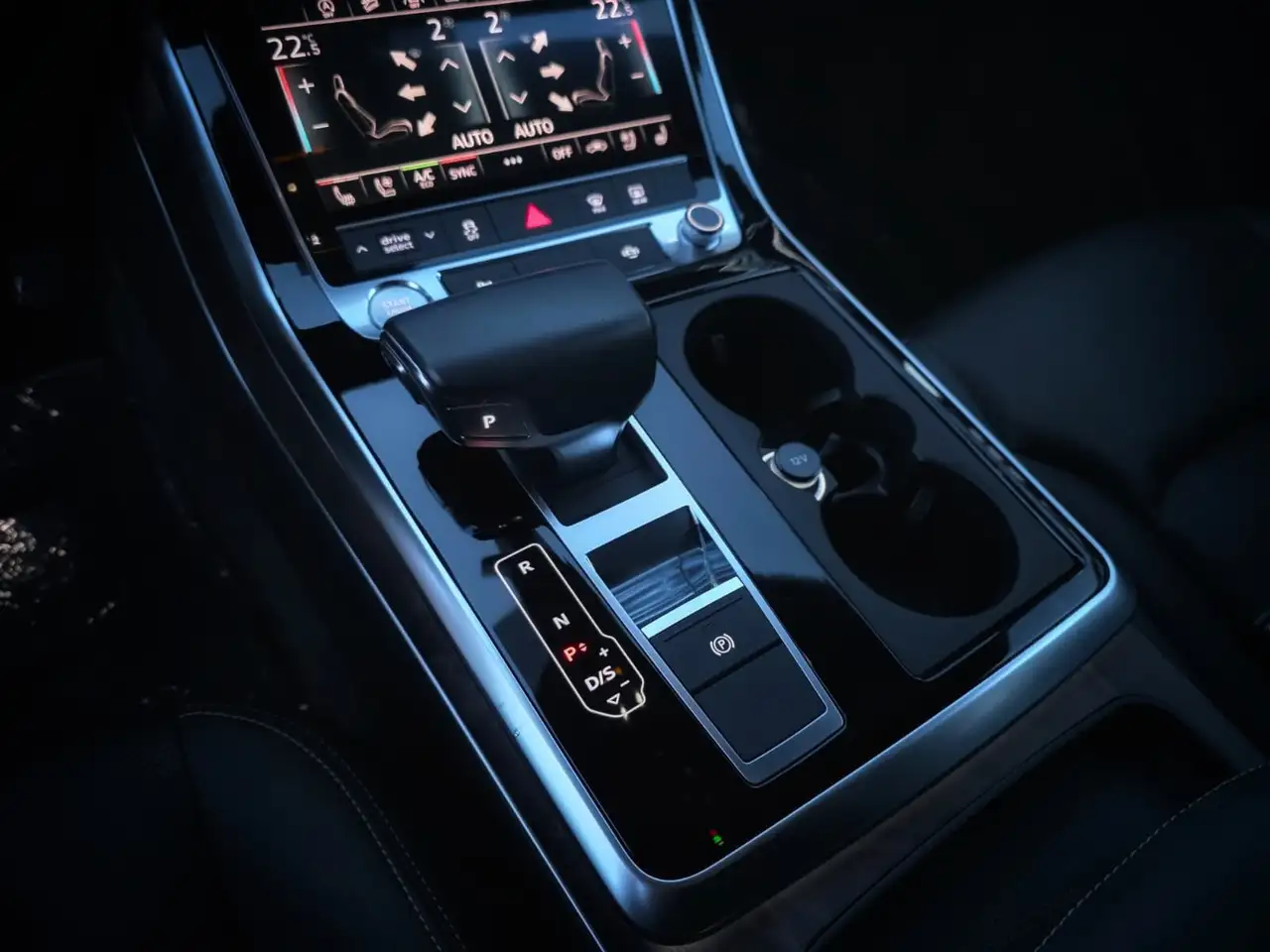 Audi Q8 снимка Audi Q8