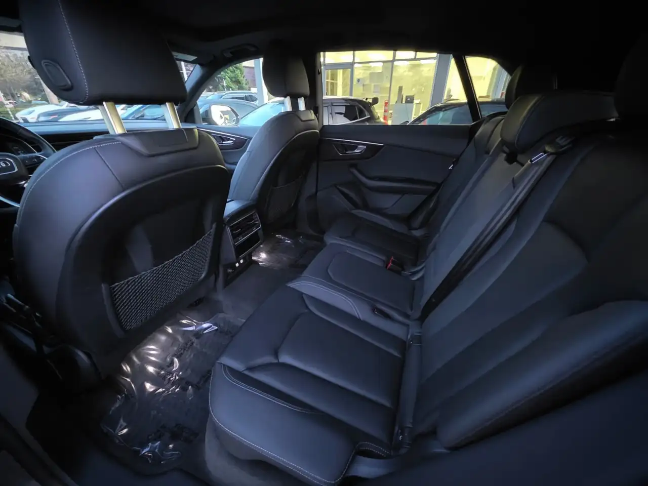 Audi Q8 снимка Audi Q8