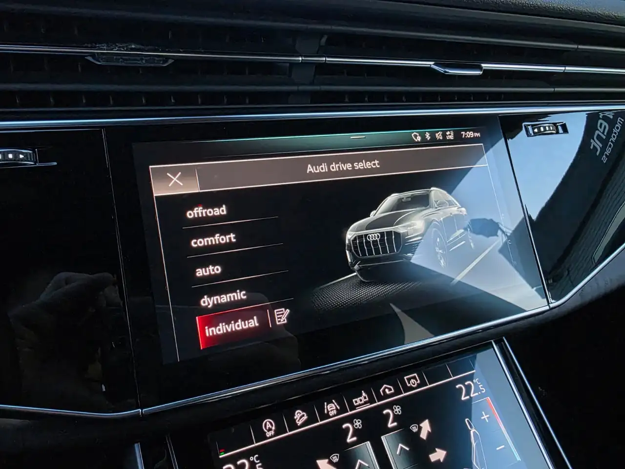 Audi Q8 снимка Audi Q8