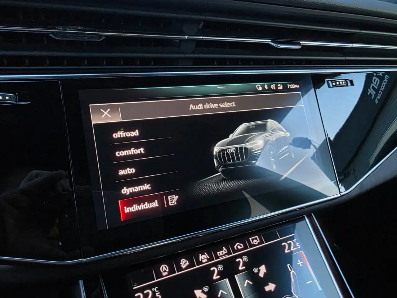 Audi Q8 снимка Audi Q8