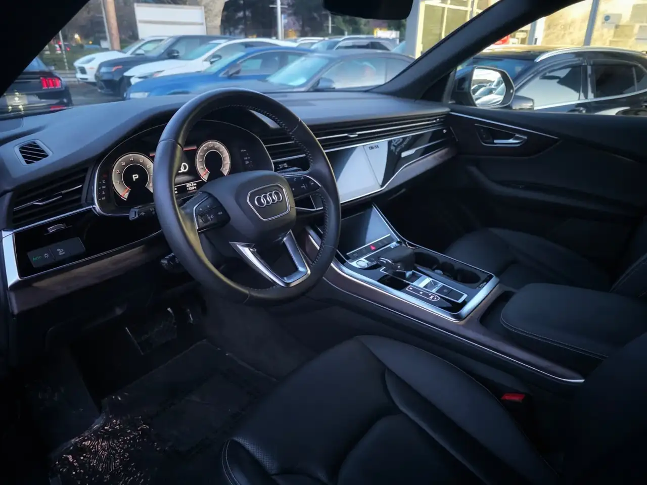 Audi Q8 снимка Audi Q8