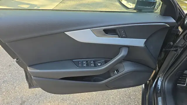 Audi A4 view 7