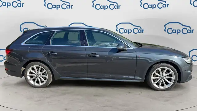 Audi A4 view 4