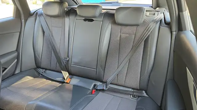 Audi A4 view 9