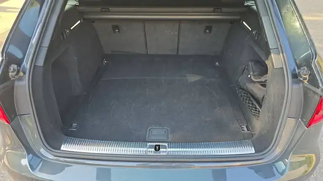 Audi A4 view 14