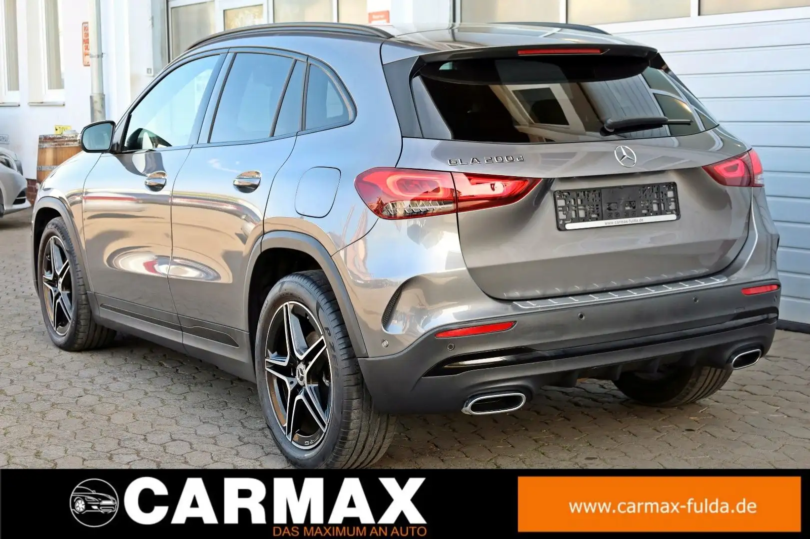 Mercedes-Benz GLA 200 d AMG line, T.Leder,Navi,LED,SH,Kamera Grau - 2