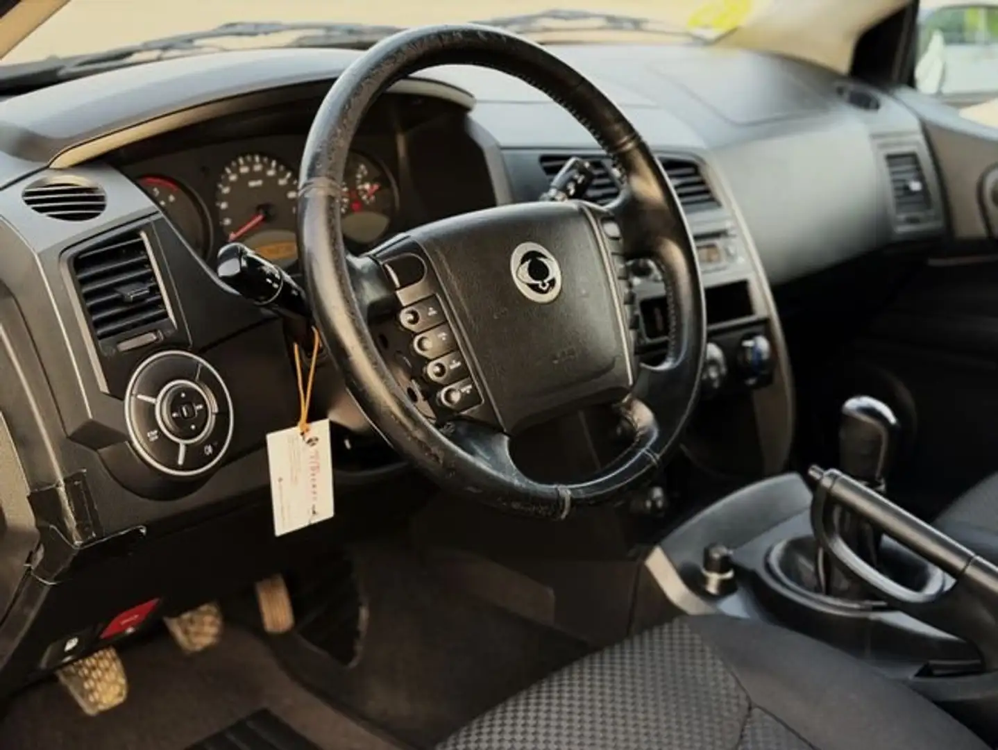 SsangYong Kyron 200Xdi Grau - 2