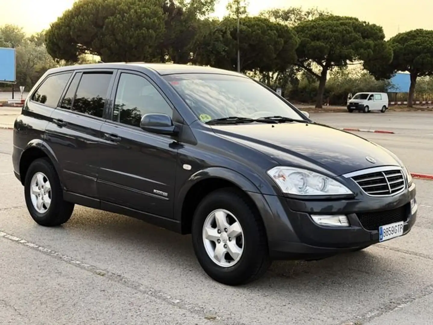 SsangYong Kyron 200Xdi Grau - 1