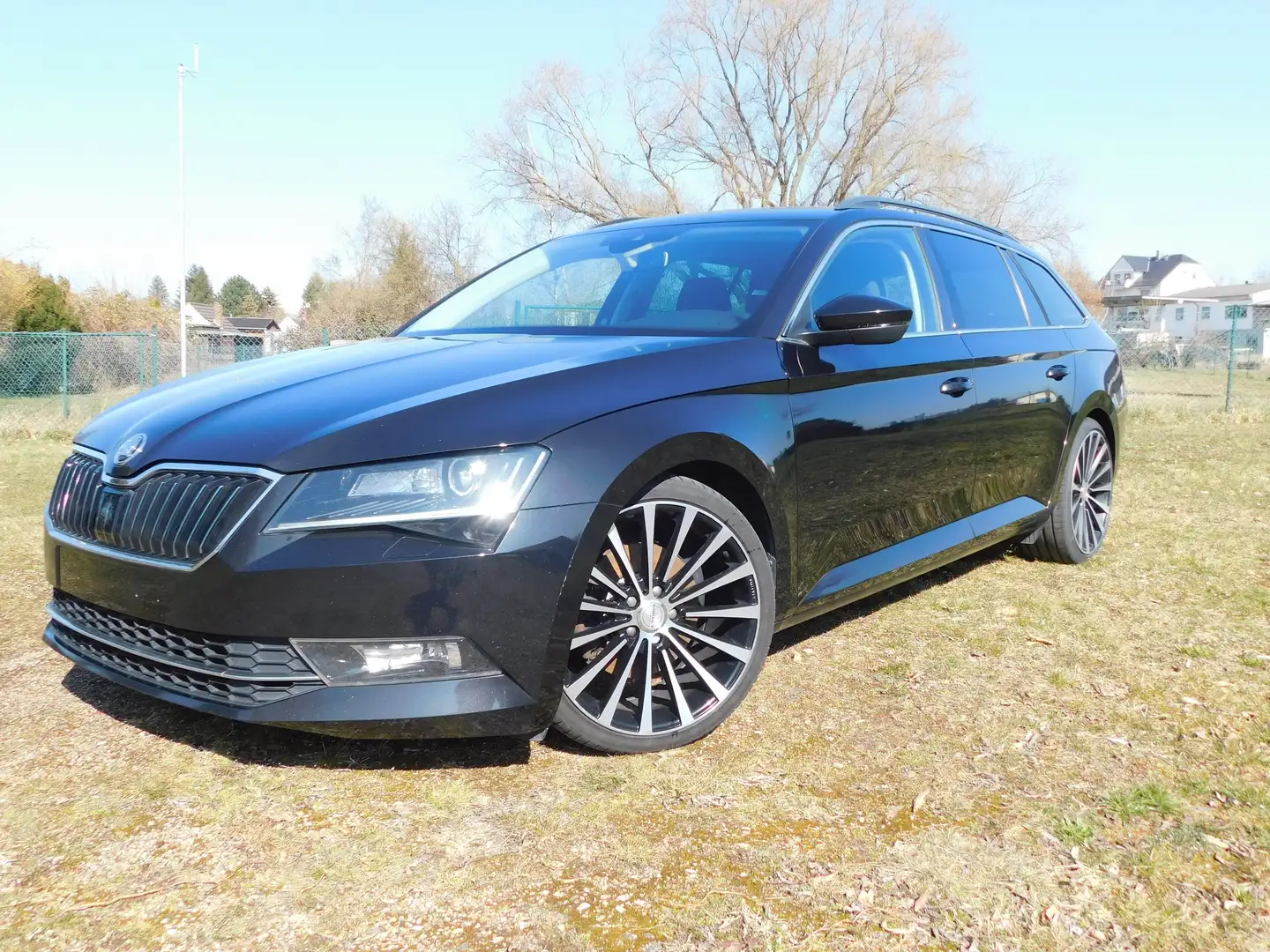 Skoda Superb Superb Combi 2.0 TDI DSG TÜV NEU WR Schwarz - 1