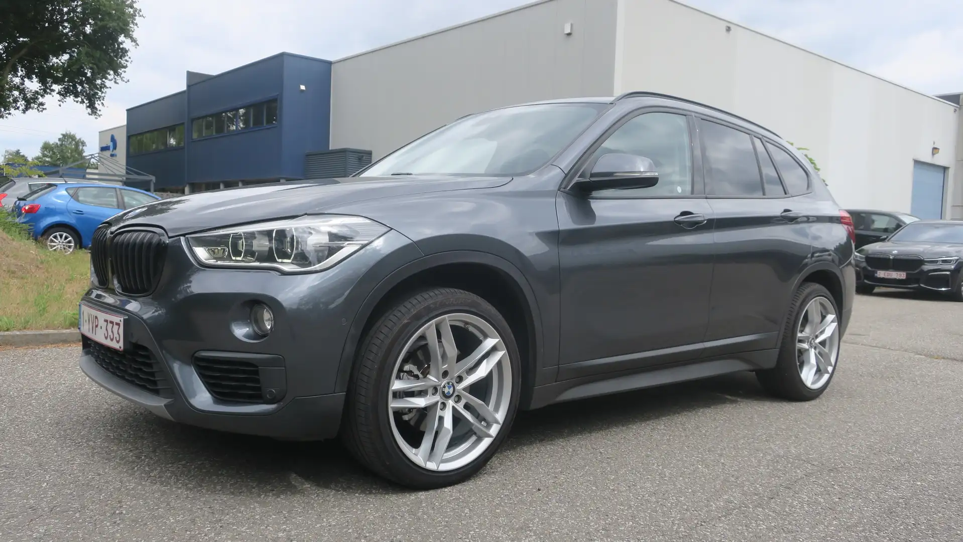 BMW X1 X1 sDrive18d Aut. Grijs - 1
