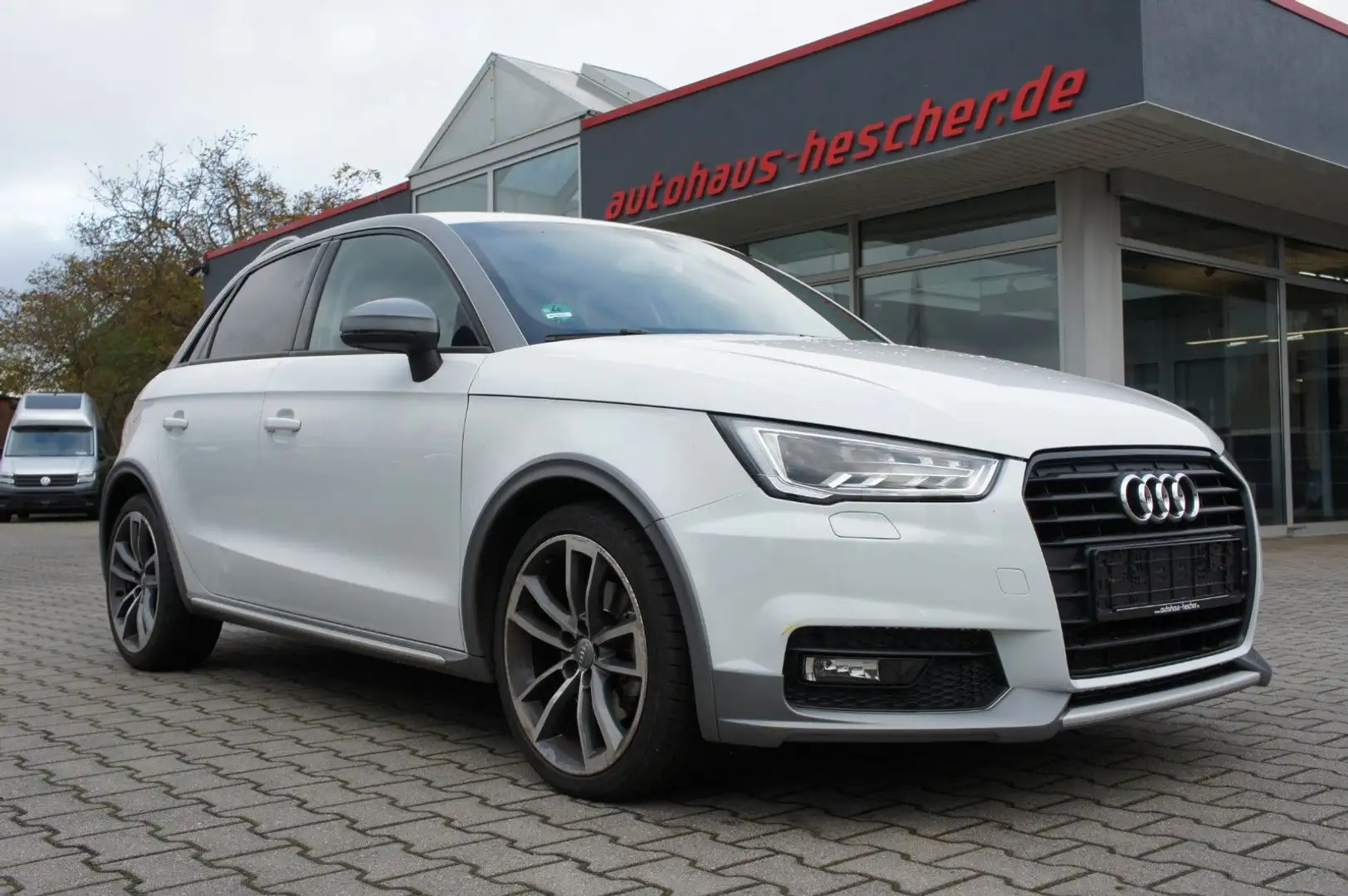 Audi A1 Sportback sport 1.4 TFSI S-tronic *NAVI*PDC* Weiß - 2
