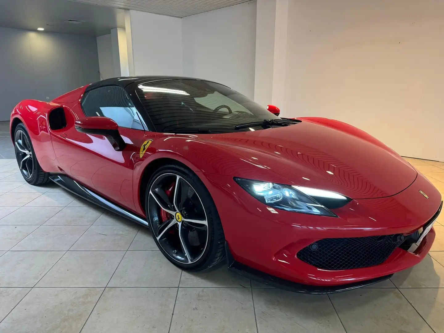 Ferrari 296 GTS 3.0 V6 PHEV DCT Roşu - 1