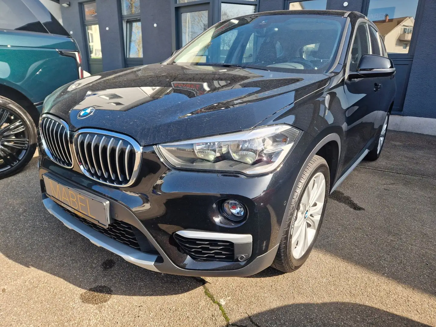 BMW X1 sDrive 18 i xLine +STEPTRONIC+PANO+TLEDER+ Schwarz - 1